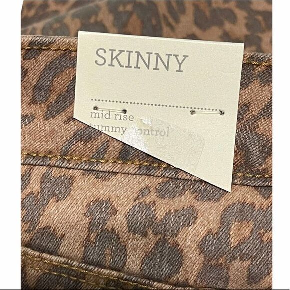 Style & Co Wild Puma Skinny Jeans Curvy Mid Rise Tummy Control Animal Print 12 - Picture 8 of 15